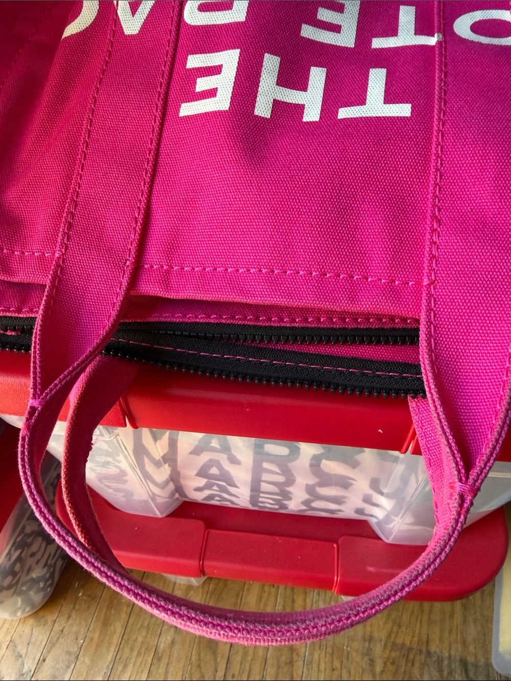 Marc Jacobs Hot Pink canvas tote used - Picture 3 of 6